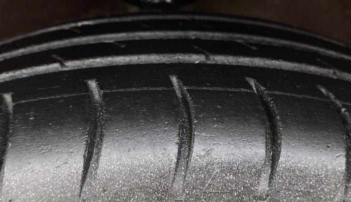 2010 Hyundai Santro Xing GLS, Petrol, Manual, 71,315 km, Left Front Tyre Tread