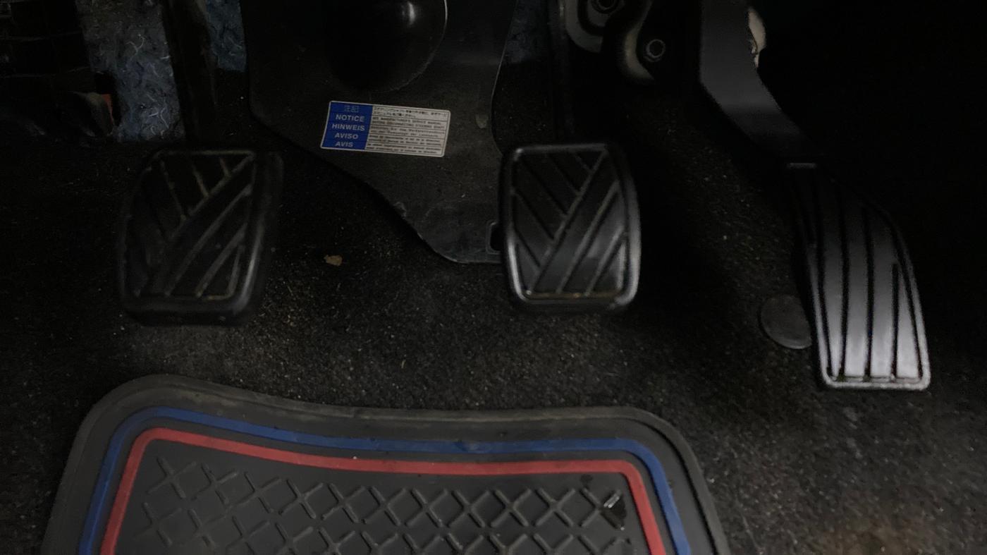 2017 Maruti Swift VXI, Petrol, Manual, 67,664 km, Pedals