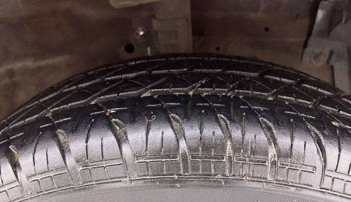 2017 Maruti Swift VXI, Petrol, Manual, 67,664 km, Right Front Tyre Tread