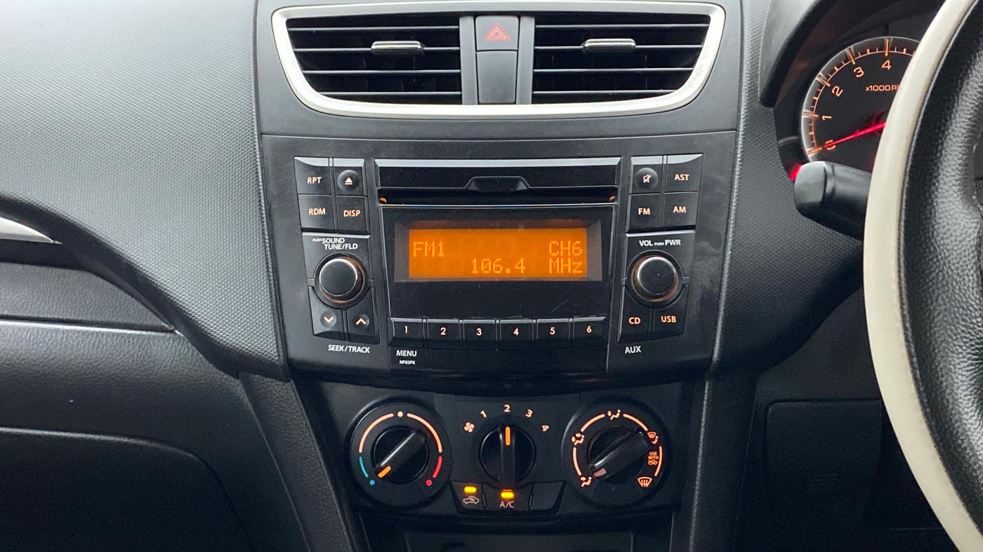 2017 Maruti Swift VXI, Petrol, Manual, 67,664 km, Air Conditioner