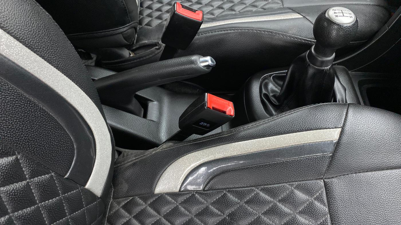 2017 Maruti Swift VXI, Petrol, Manual, 67,664 km, Gear Lever