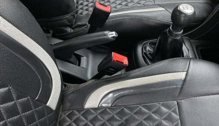 2017 Maruti Swift VXI, Petrol, Manual, 67,664 km, Gear Lever