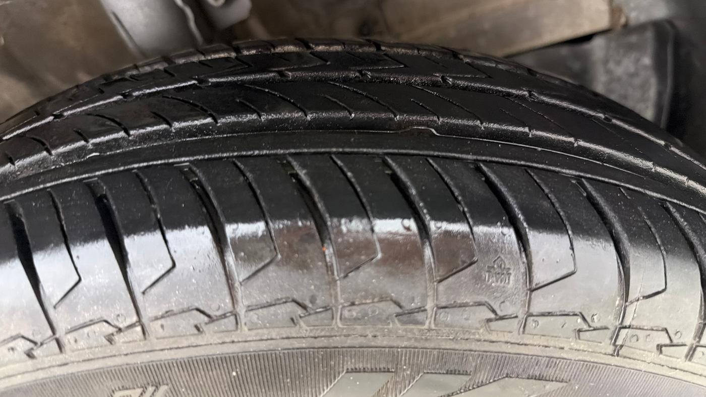 2022 Maruti Dzire VXI CNG, CNG, Manual, 56,329 km, Right Front Tyre Tread