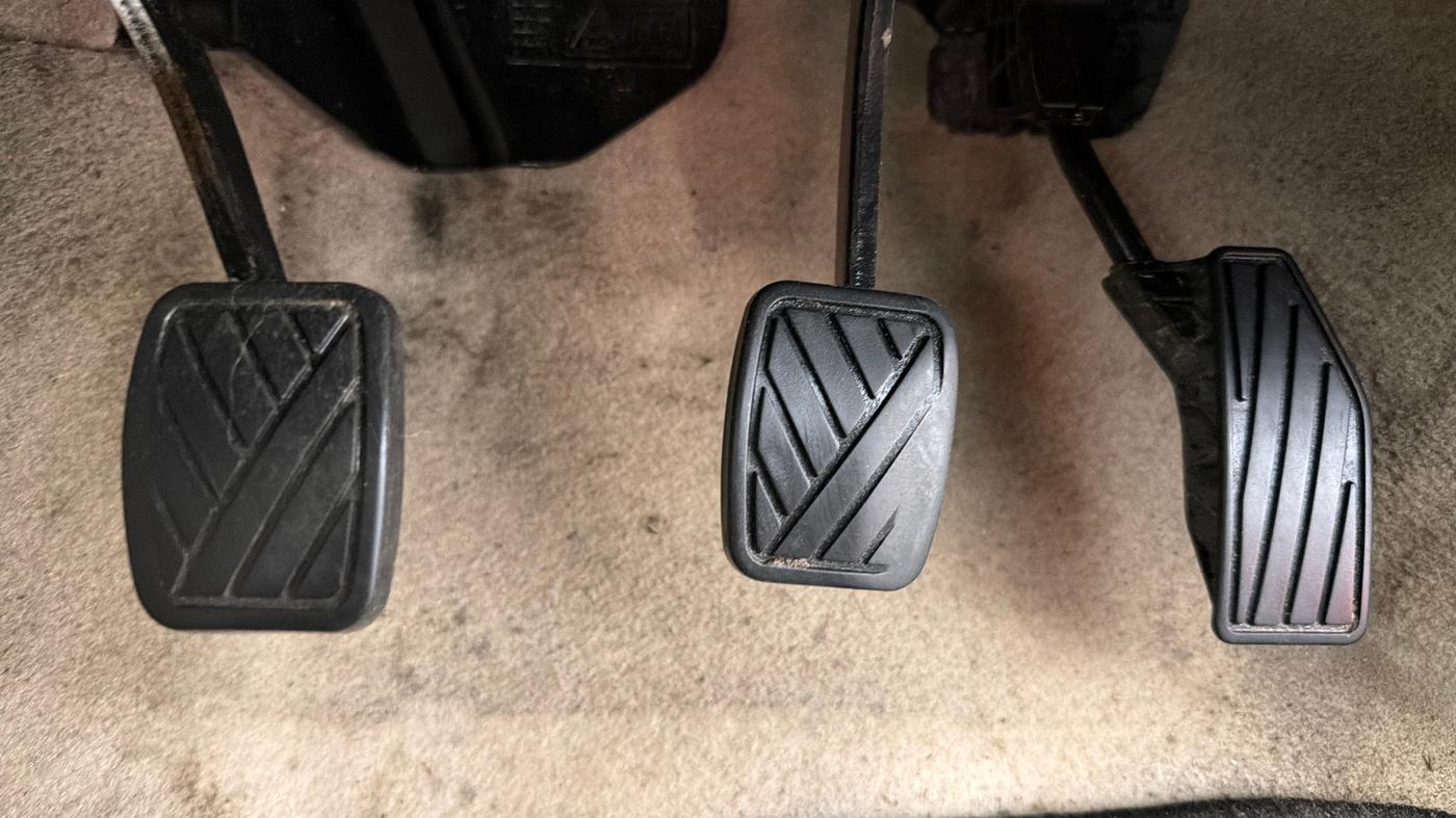 2022 Maruti Dzire VXI CNG, CNG, Manual, 56,329 km, Pedals