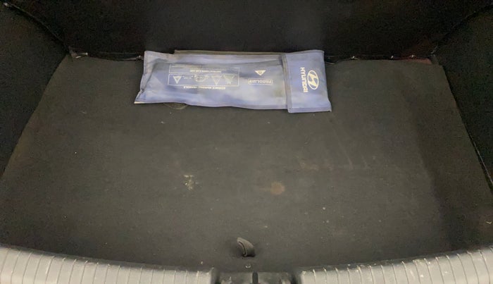 2015 Hyundai Grand i10 SPORTZ 1.2 KAPPA VTVT, Petrol, Manual, 81,574 km, Boot Inside