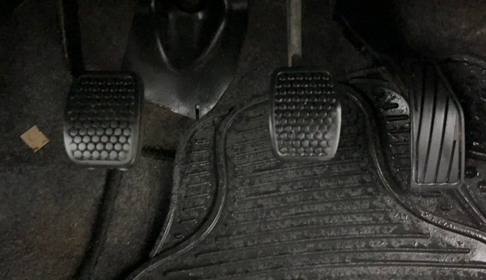 2017 Maruti Alto 800 LXI, Petrol, Manual, 35,960 km, Pedals