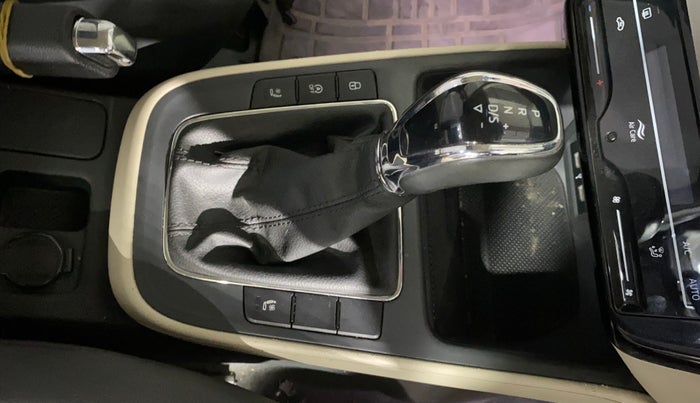 2024 Skoda SLAVIA STYLE 1.0L TSI AT, Petrol, Automatic, 16,234 km, Gear Lever