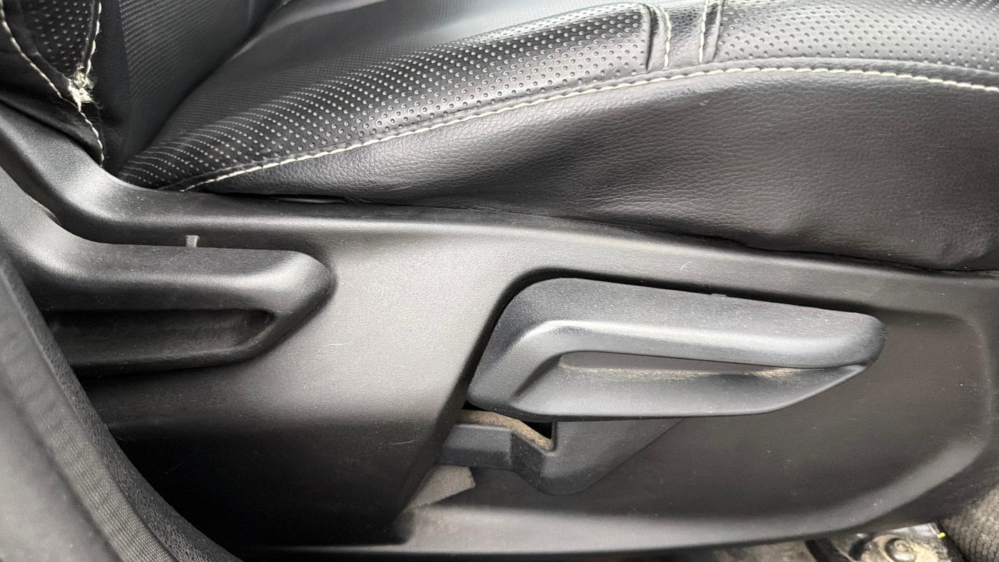 2022 Tata TIGOR XZ PLUS CNG, CNG, Manual, 42,108 km, Driver Side Adjustment Panel