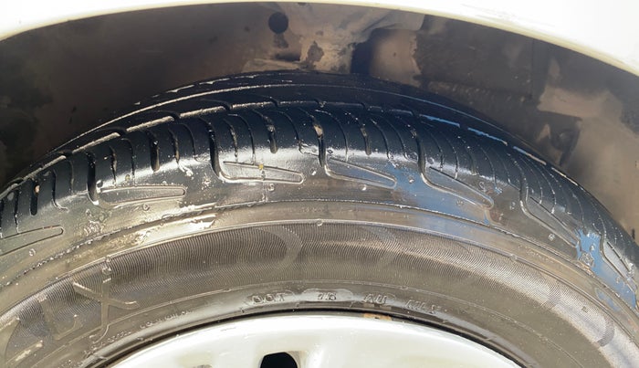 2015 Maruti Celerio VXI, Petrol, Manual, 76,681 km, Right Front Tyre Tread