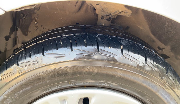 2015 Maruti Celerio VXI, Petrol, Manual, 76,681 km, Left Front Tyre Tread