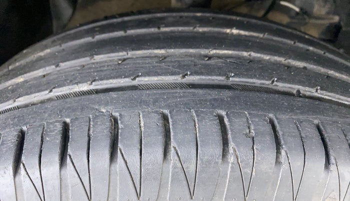 2018 Maruti Vitara Brezza ZDI, Diesel, Manual, 40,587 km, Right Front Tyre Tread