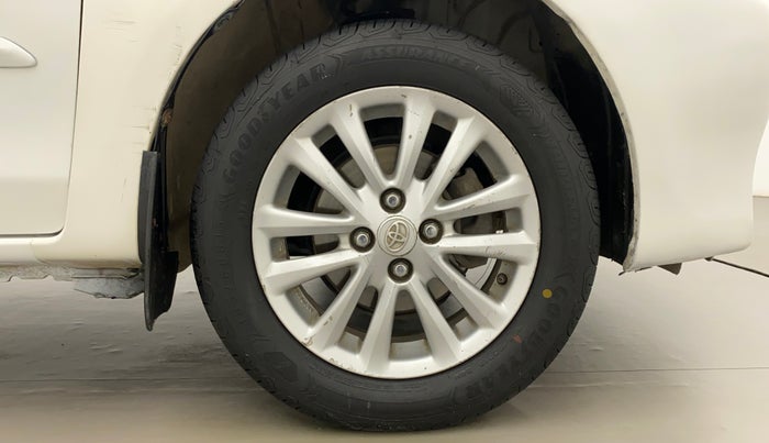 2011 Toyota Etios V, Petrol, Manual, 1,16,068 km, Right Front Wheel