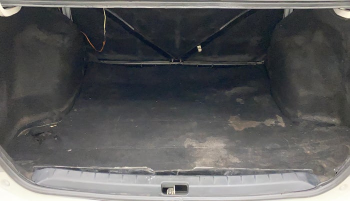 2011 Toyota Etios V, Petrol, Manual, 1,16,068 km, Boot Inside