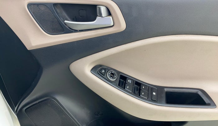 2019 Hyundai Elite i20 SPORTZ PLUS  1.2 CVT, Petrol, Automatic, 1,36,954 km, Driver Side Door Panels Control