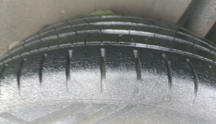 2015 Maruti Ciaz ZXI+, Petrol, Manual, 17,044 km, Left Rear Tyre Tread