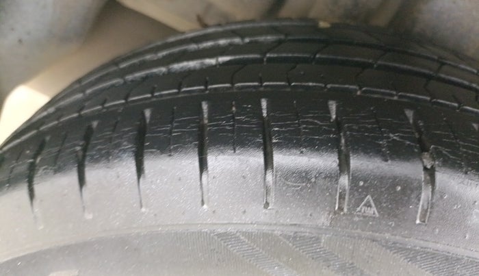 2015 Maruti Ciaz ZXI+, Petrol, Manual, 17,044 km, Right Rear Tyre Tread