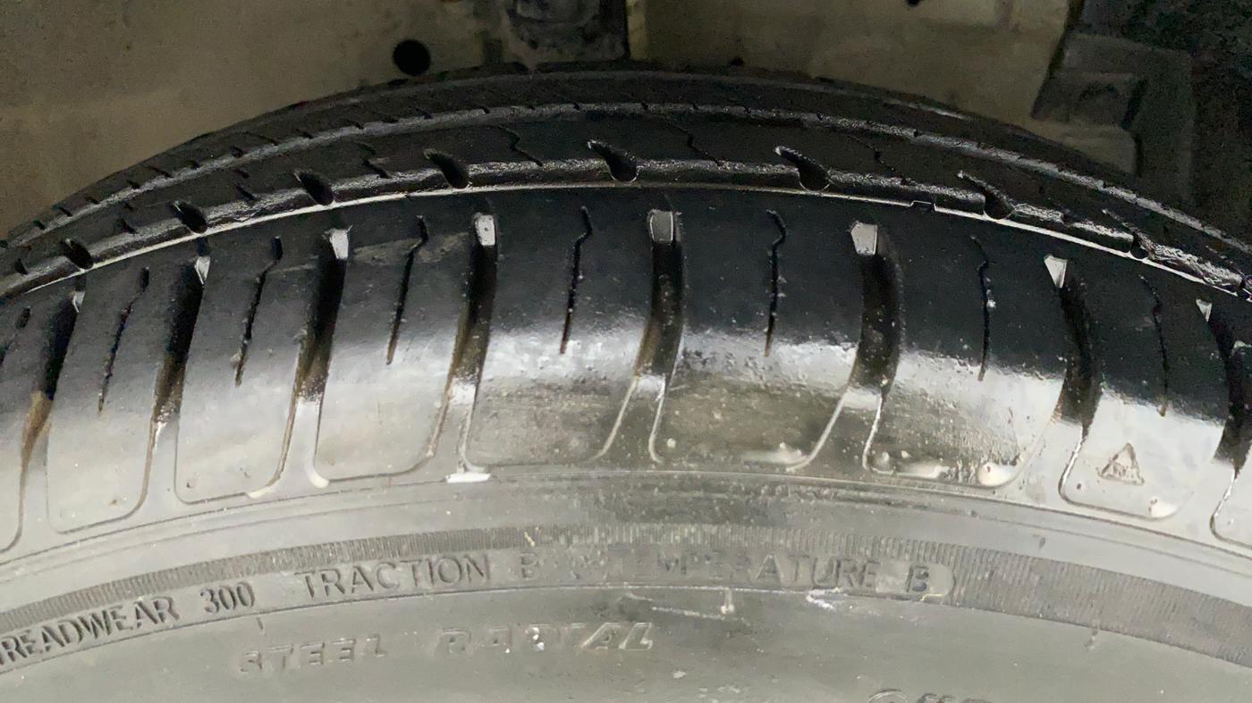 2013 Maruti Swift Dzire VXI, Petrol, Manual, 68,376 km, Right Front Tyre Tread