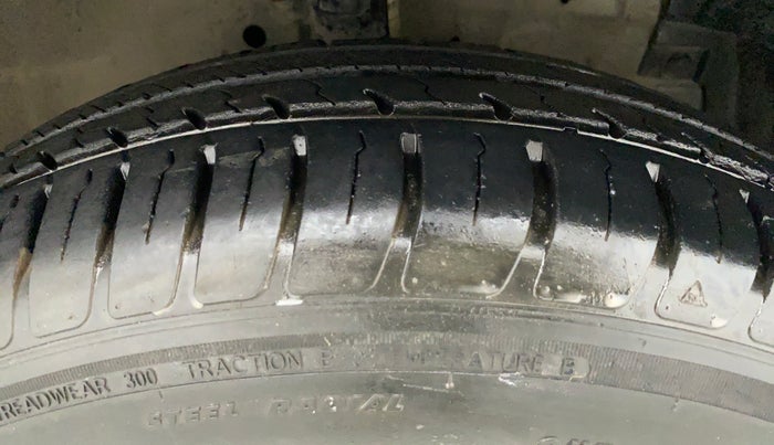 2013 Maruti Swift Dzire VXI, Petrol, Manual, 68,376 km, Right Front Tyre Tread