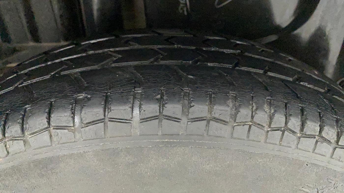 2013 Maruti Swift Dzire VXI, Petrol, Manual, 68,376 km, Right Rear Tyre Tread