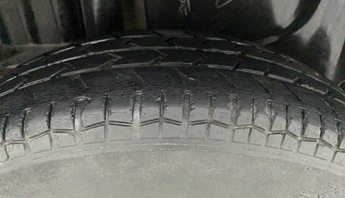 2013 Maruti Swift Dzire VXI, Petrol, Manual, 68,376 km, Right Rear Tyre Tread