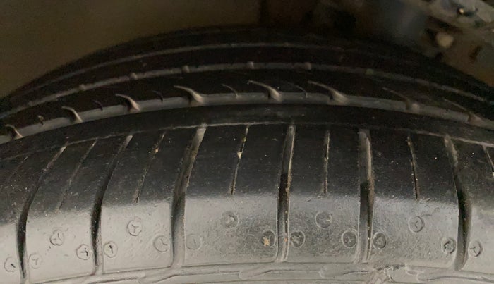 2021 Volkswagen Vento HIGHLINE PLUS 1.0L TSI AT, Petrol, Automatic, 35,407 km, Left Front Tyre Tread