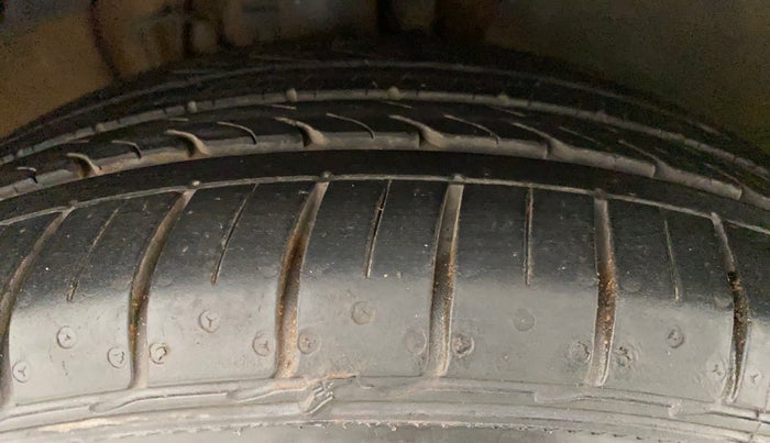 2021 Volkswagen Vento HIGHLINE PLUS 1.0L TSI AT, Petrol, Automatic, 35,407 km, Right Front Tyre Tread