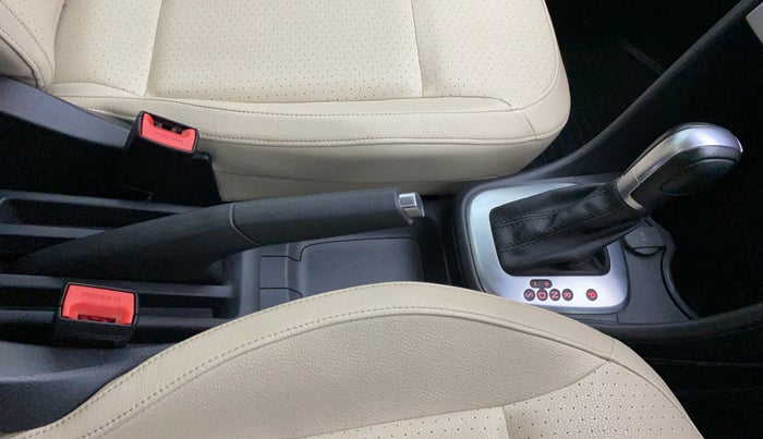 2021 Volkswagen Vento HIGHLINE PLUS 1.0L TSI AT, Petrol, Automatic, 35,407 km, Gear Lever