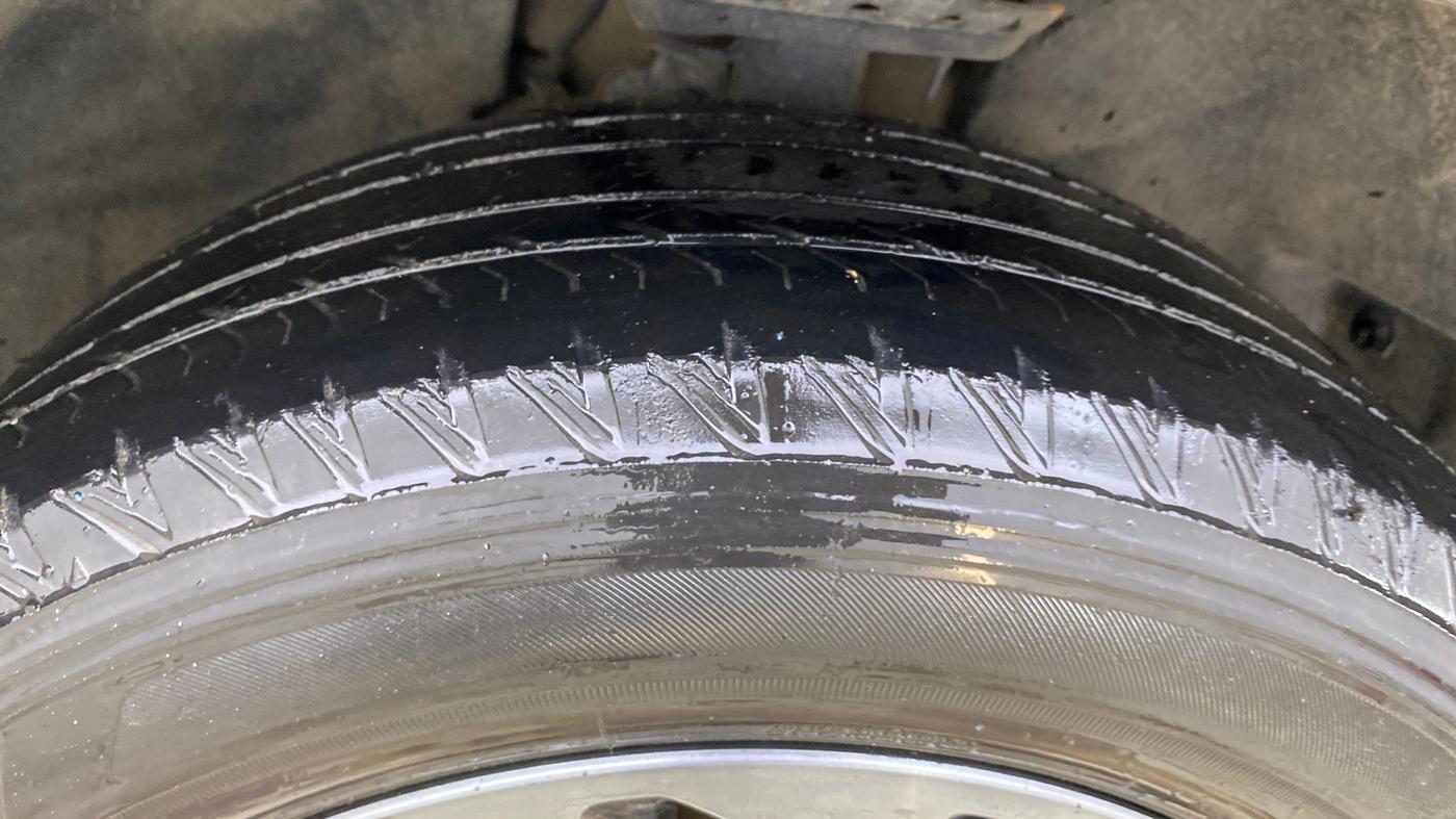 2023 Tata Safari XZA PLUS O DARK EDITION, Diesel, Automatic, 80,409 km, Right Front Tyre Tread