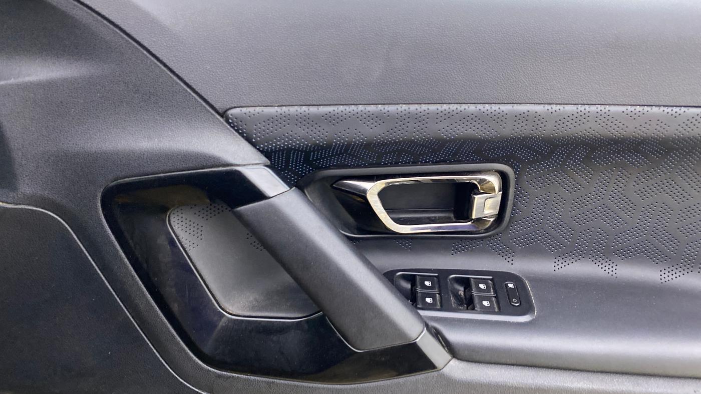 2023 Tata Safari XZA PLUS O DARK EDITION, Diesel, Automatic, 80,409 km, Driver Side Door Panels Control