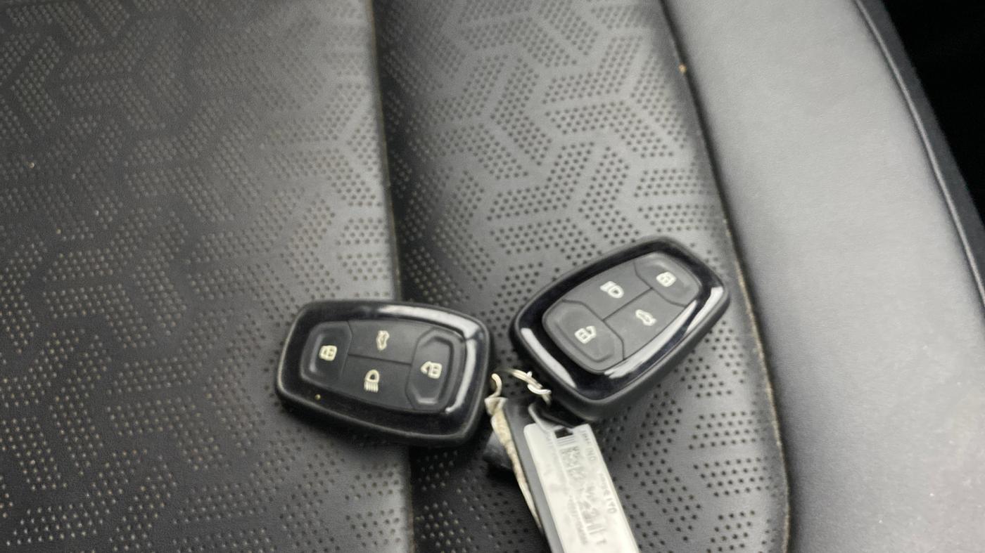 2023 Tata Safari XZA PLUS O DARK EDITION, Diesel, Automatic, 80,409 km, Key Close Up