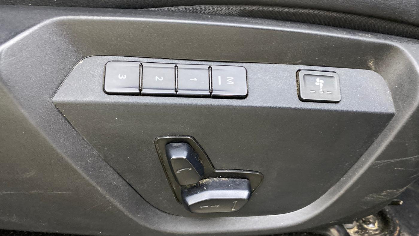 2023 Tata Safari XZA PLUS O DARK EDITION, Diesel, Automatic, 80,409 km, Driver Side Adjustment Panel