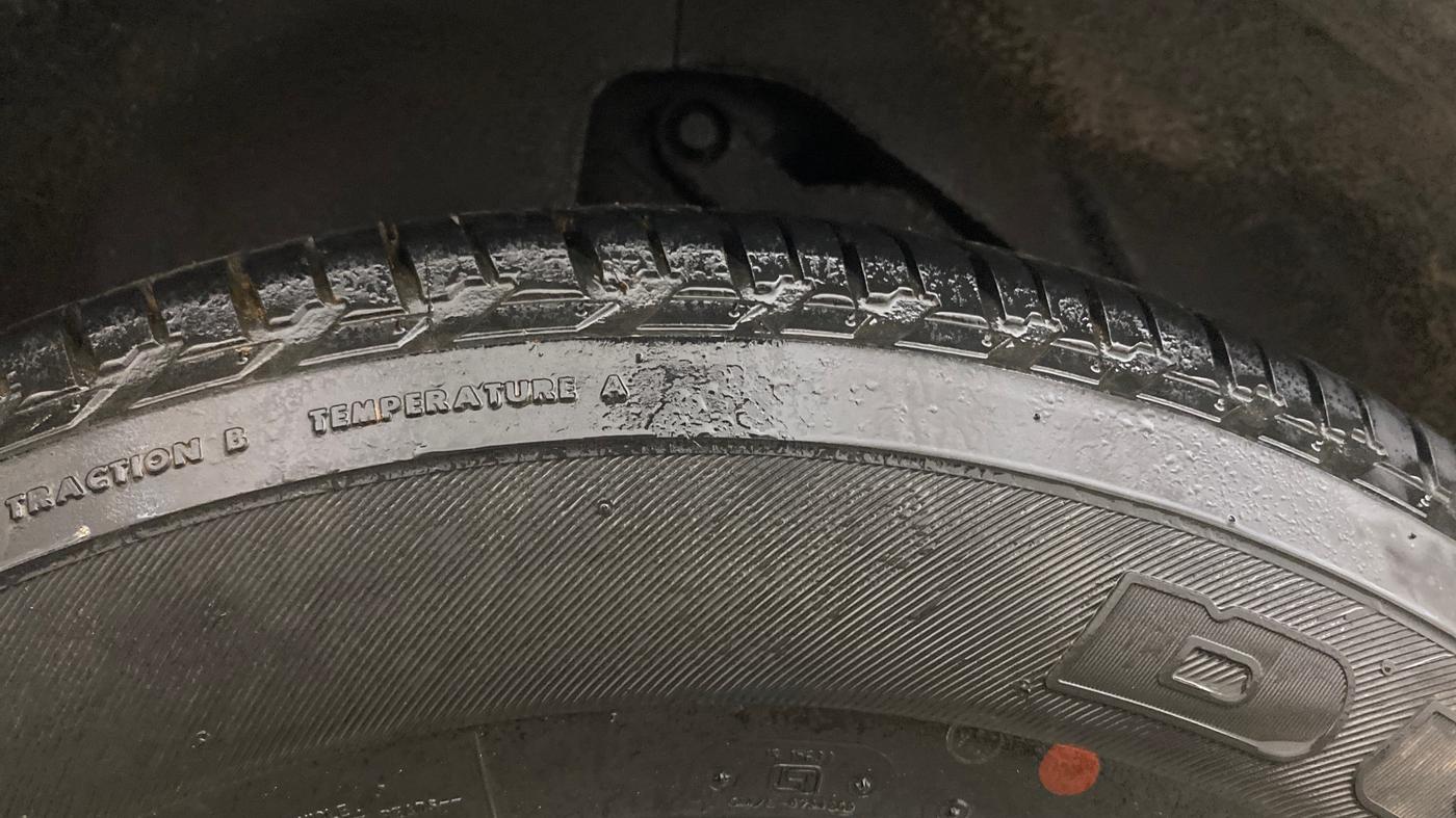 2020 Tata Harrier XZA PLUS 2.0L, Diesel, Automatic, 1,02,173 km, Right Rear Tyre Tread