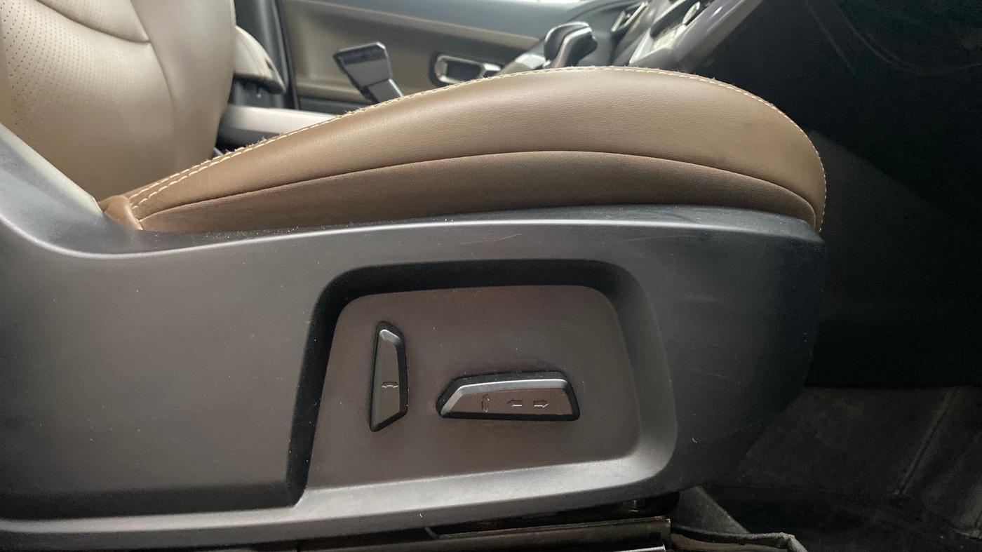2020 Tata Harrier XZA PLUS 2.0L, Diesel, Automatic, 1,02,173 km, Driver Side Adjustment Panel