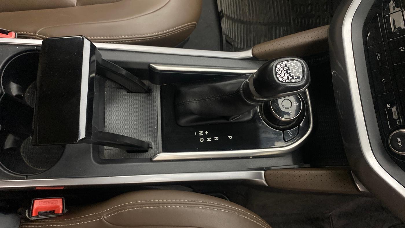 2020 Tata Harrier XZA PLUS 2.0L, Diesel, Automatic, 1,02,173 km, Gear Lever