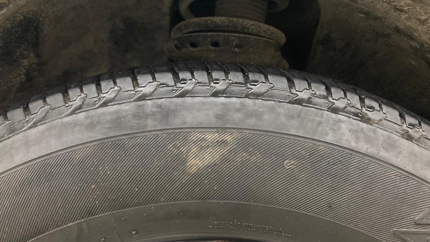 2020 Tata Harrier XZA PLUS 2.0L, Diesel, Automatic, 1,02,173 km, Left Front Tyre Tread