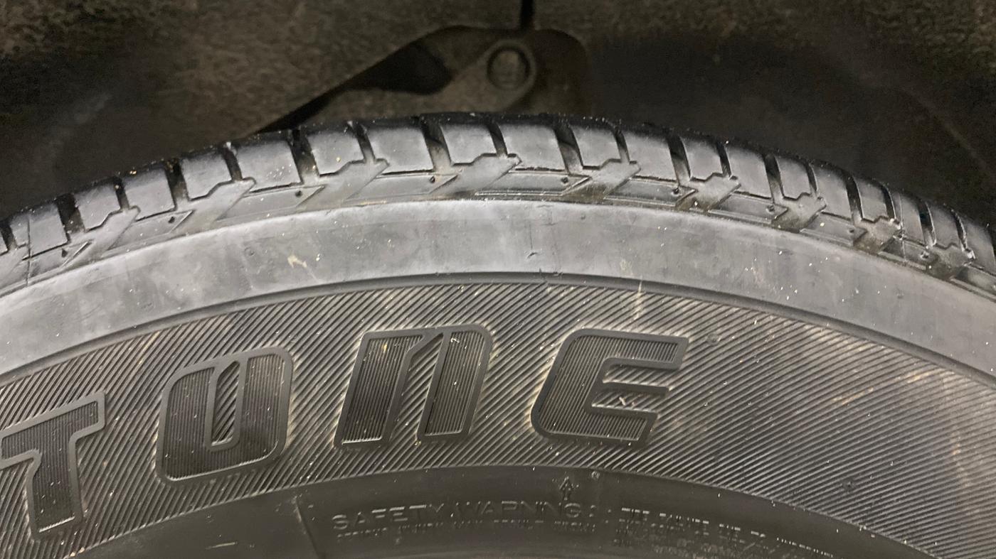 2020 Tata Harrier XZA PLUS 2.0L, Diesel, Automatic, 1,02,173 km, Left Rear Tyre Tread