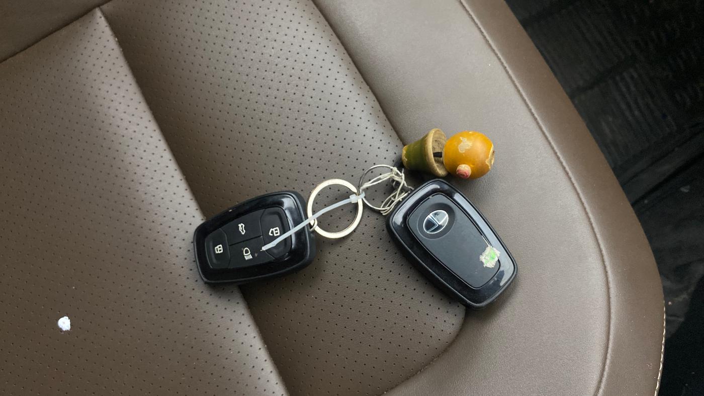 2020 Tata Harrier XZA PLUS 2.0L, Diesel, Automatic, 1,02,173 km, Key Close Up