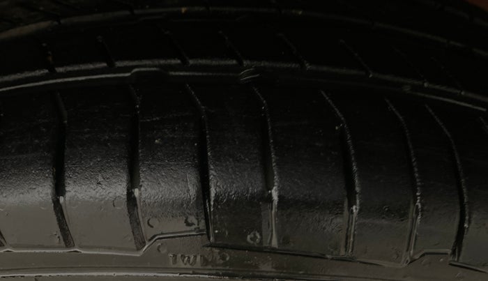 2013 Maruti Wagon R 1.0 VXI, Petrol, Manual, 65,788 km, Right Front Tyre Tread