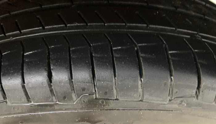 2013 Maruti Wagon R 1.0 VXI, Petrol, Manual, 65,788 km, Left Rear Tyre Tread