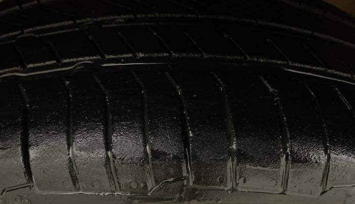 2013 Maruti Wagon R 1.0 VXI, Petrol, Manual, 65,788 km, Left Front Tyre Tread