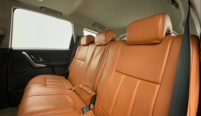 2019 Mahindra XUV500 W9 AT, Diesel, Automatic, 86,802 km, Right Side Rear Door Cabin
