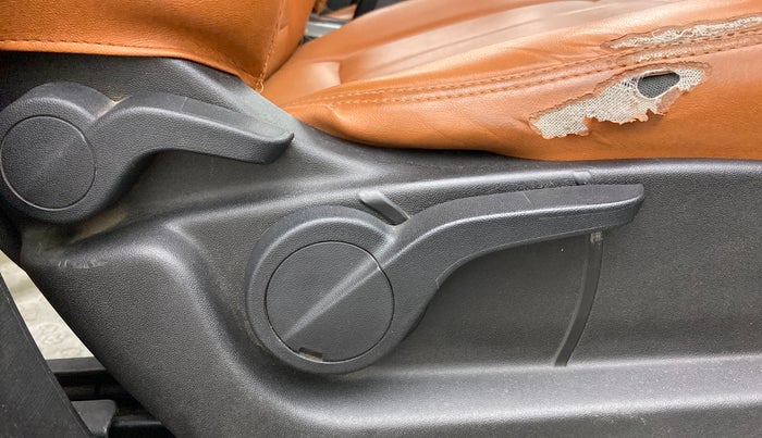 2019 Mahindra XUV500 W9 AT, Diesel, Automatic, 86,802 km, Driver Side Adjustment Panel