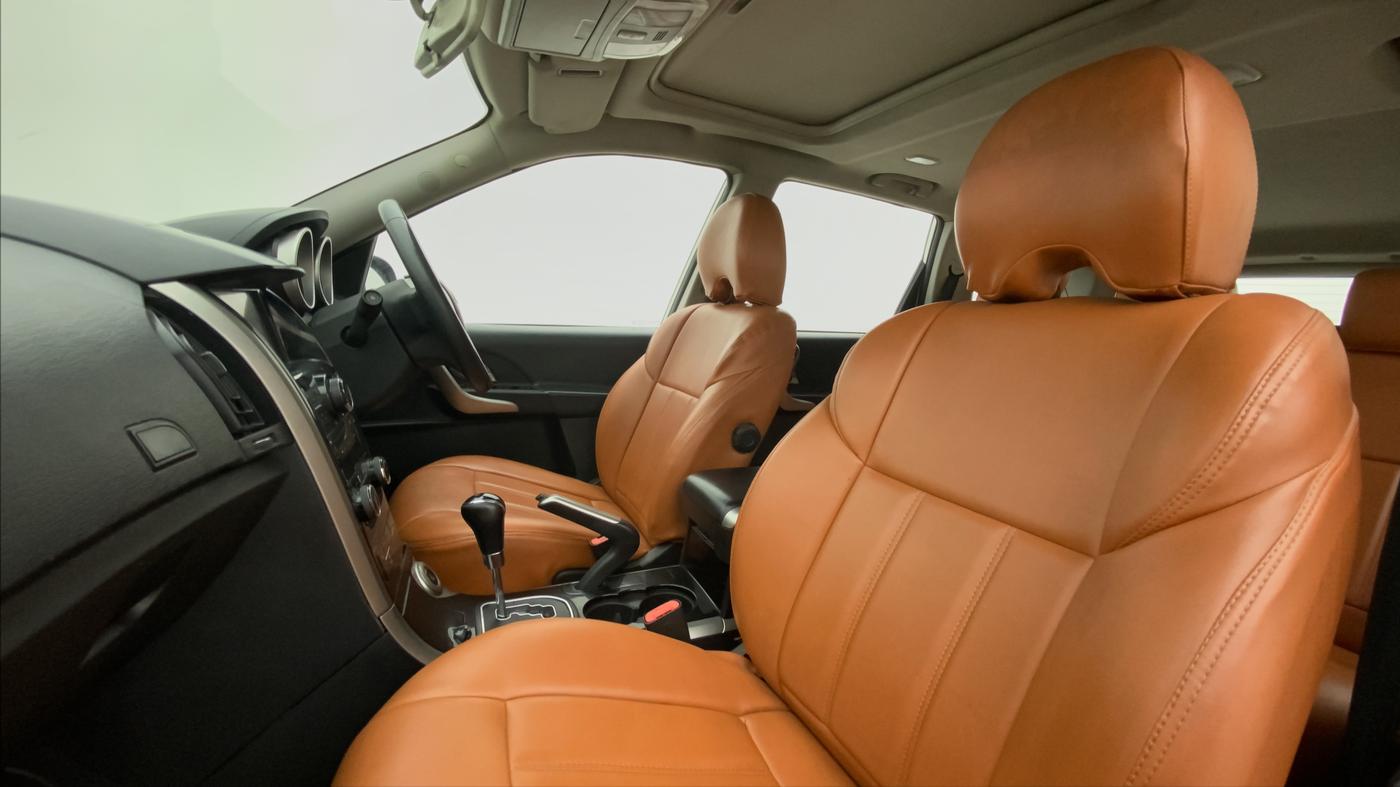 2019 Mahindra XUV500 W9 AT, Diesel, Automatic, 86,802 km, Right Side Front Door Cabin