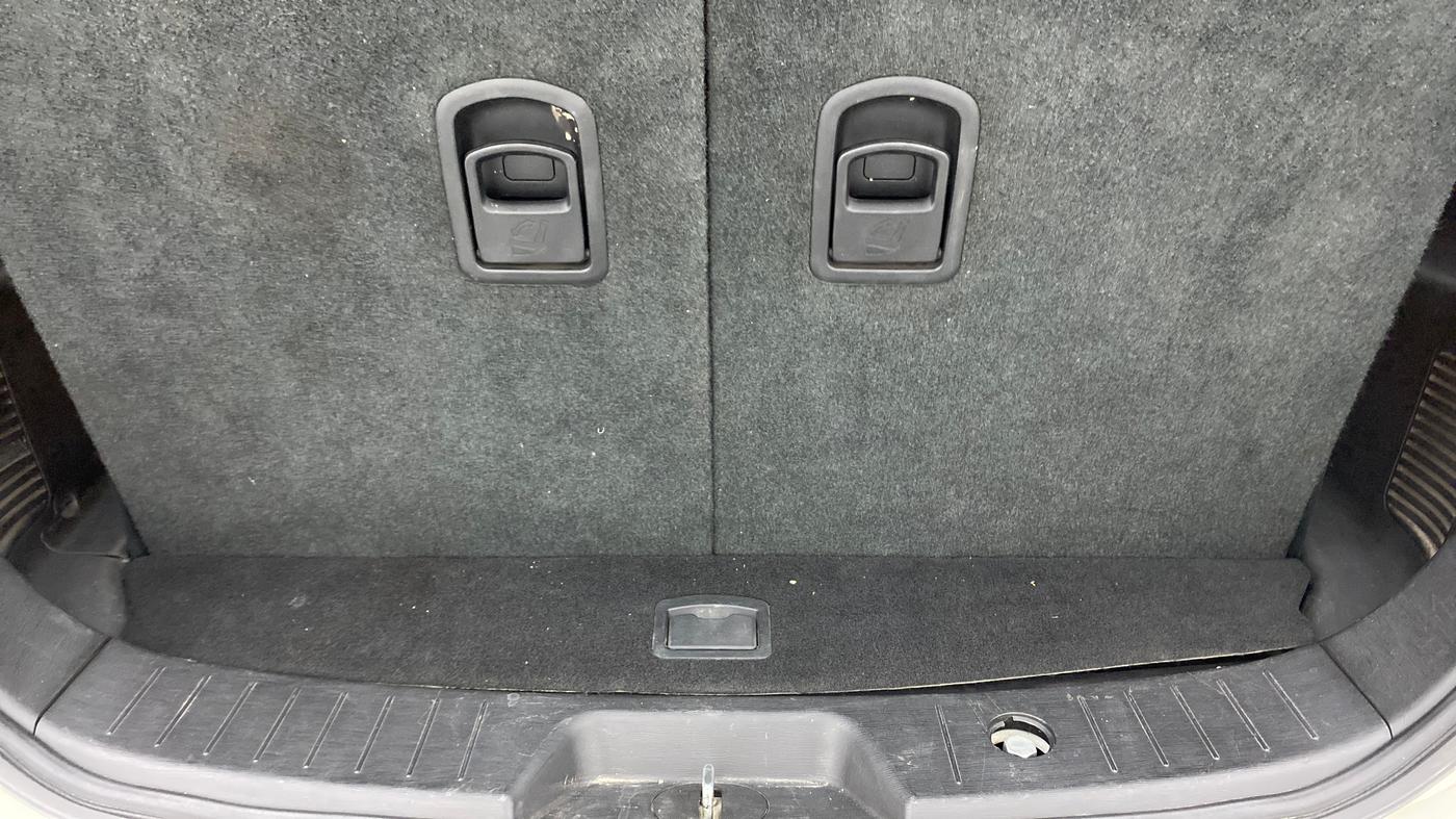2019 Mahindra XUV500 W9 AT, Diesel, Automatic, 86,802 km, Boot Inside