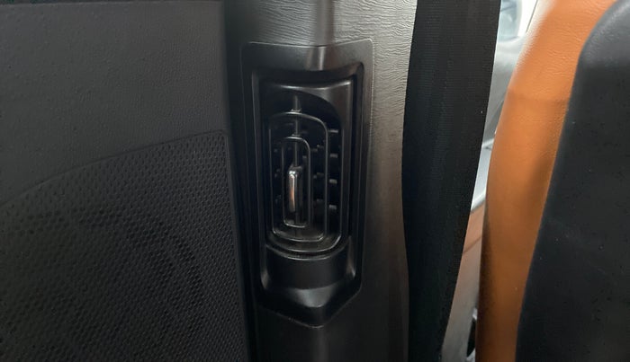 2019 Mahindra XUV500 W9 AT, Diesel, Automatic, 86,802 km, Rear AC Vents