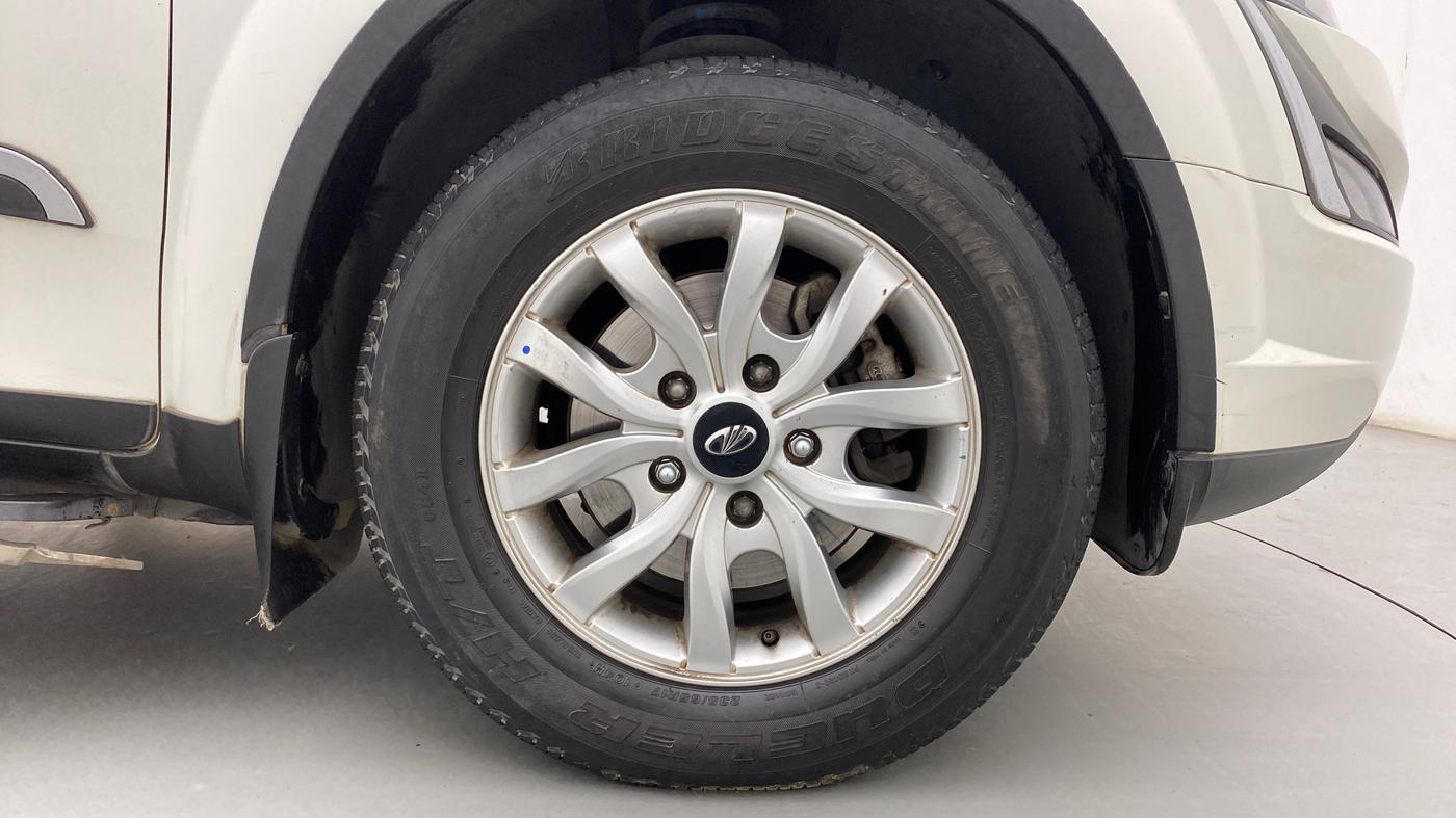 2019 Mahindra XUV500 W9 AT, Diesel, Automatic, 86,802 km, Right Front Wheel