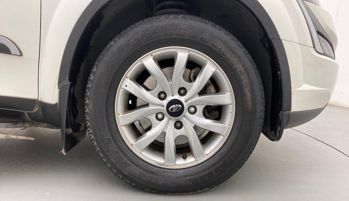 2019 Mahindra XUV500 W9 AT, Diesel, Automatic, 86,802 km, Right Front Wheel