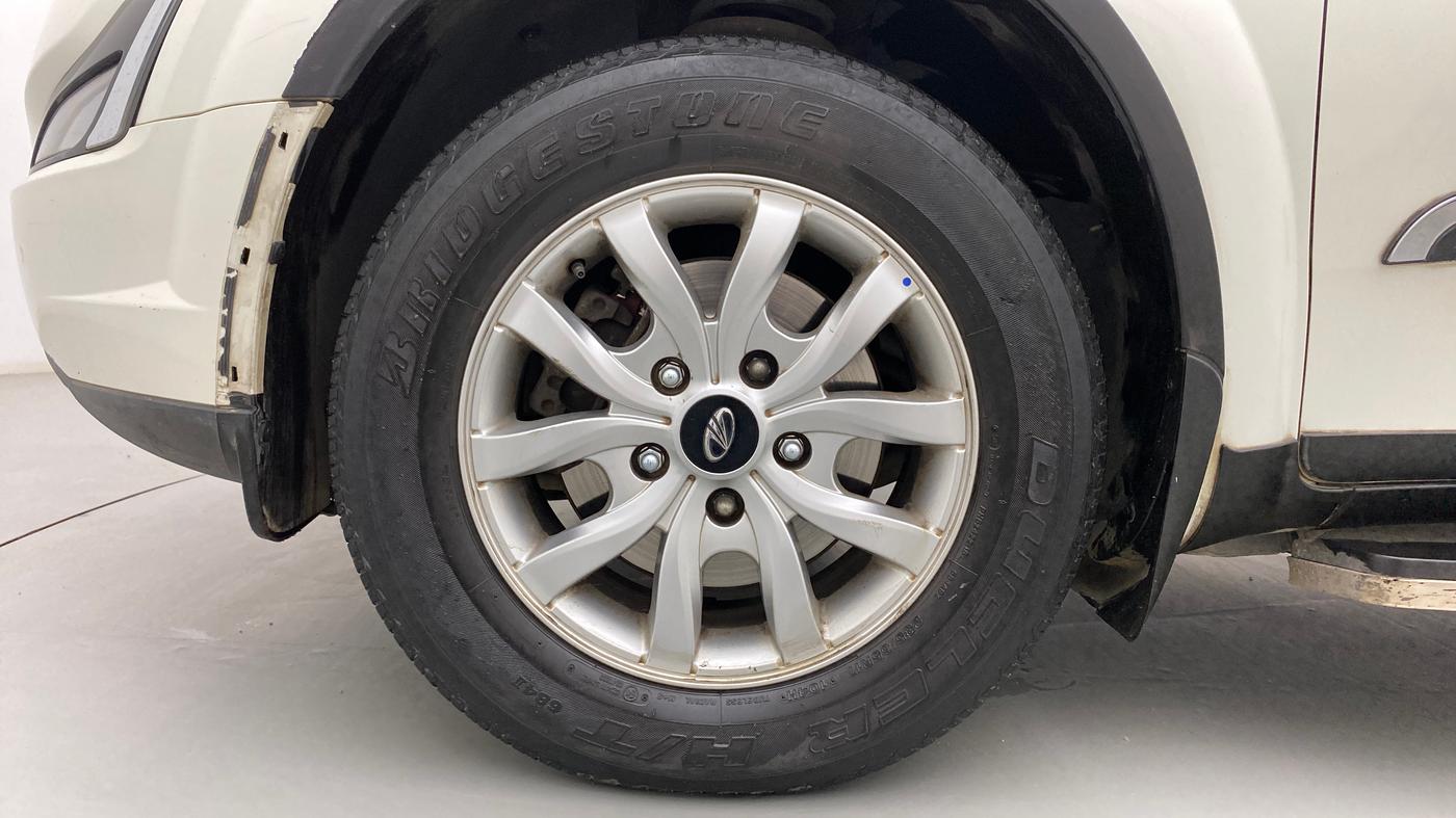 2019 Mahindra XUV500 W9 AT, Diesel, Automatic, 86,802 km, Left Front Wheel