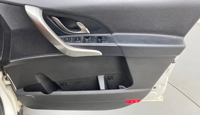 2019 Mahindra XUV500 W9 AT, Diesel, Automatic, 86,802 km, Driver Side Door Panels Control