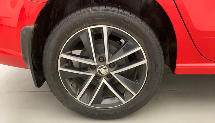 2018 Skoda Rapid STYLE 1.6 MPI AT, Petrol, Automatic, 58,515 km, Right Rear Wheel